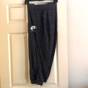 Nike woman’s plus size cropped joggers